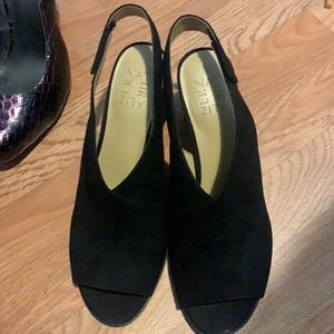 Naturalizer sling back heels